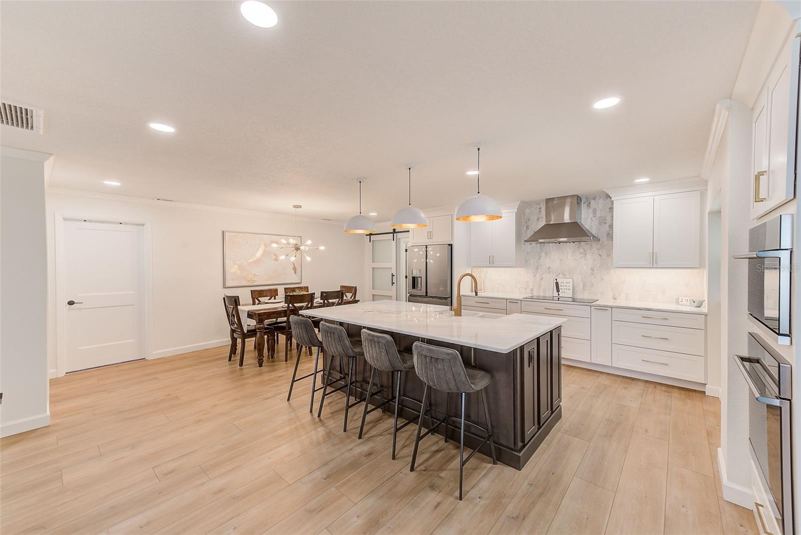 DEL ROBLES - Residential