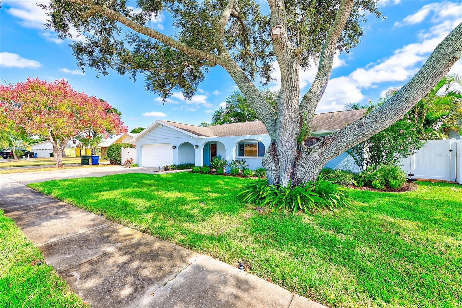 DEL ROBLES - Residential