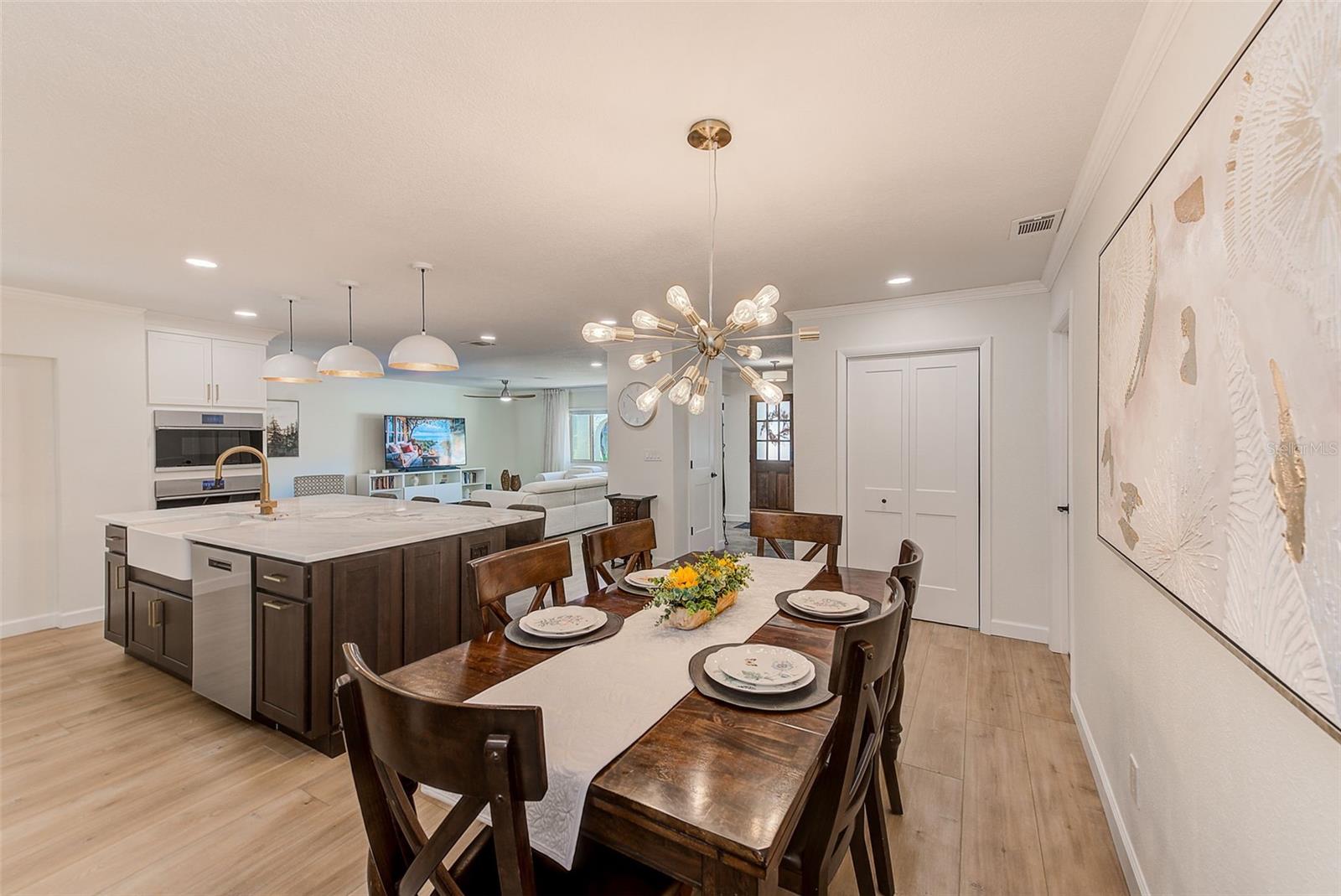 DEL ROBLES - Residential