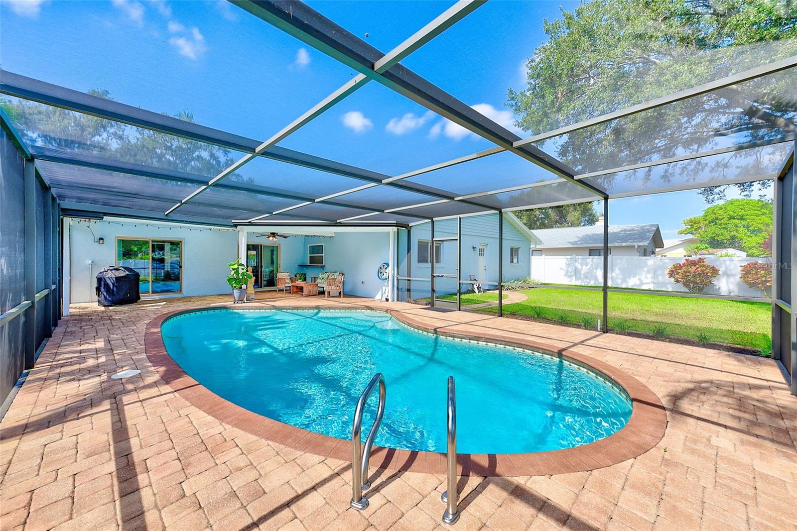 DEL ROBLES - Residential