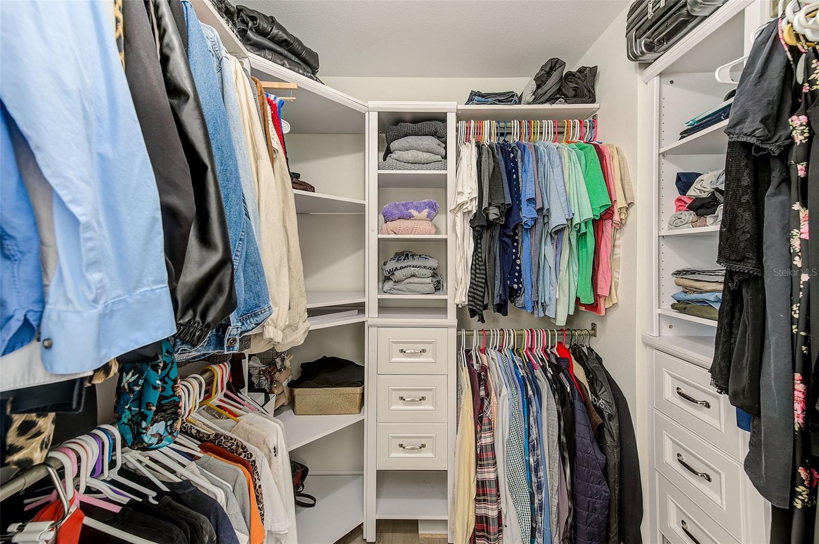 DEL ROBLES - Residential