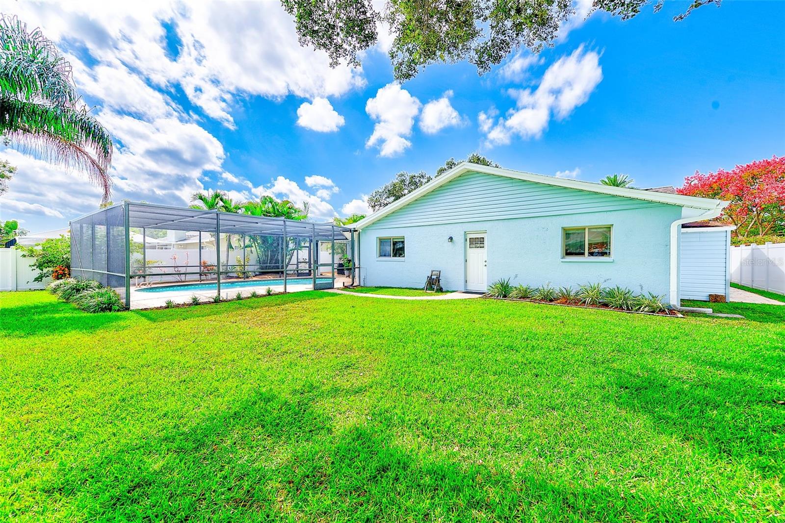 DEL ROBLES - Residential