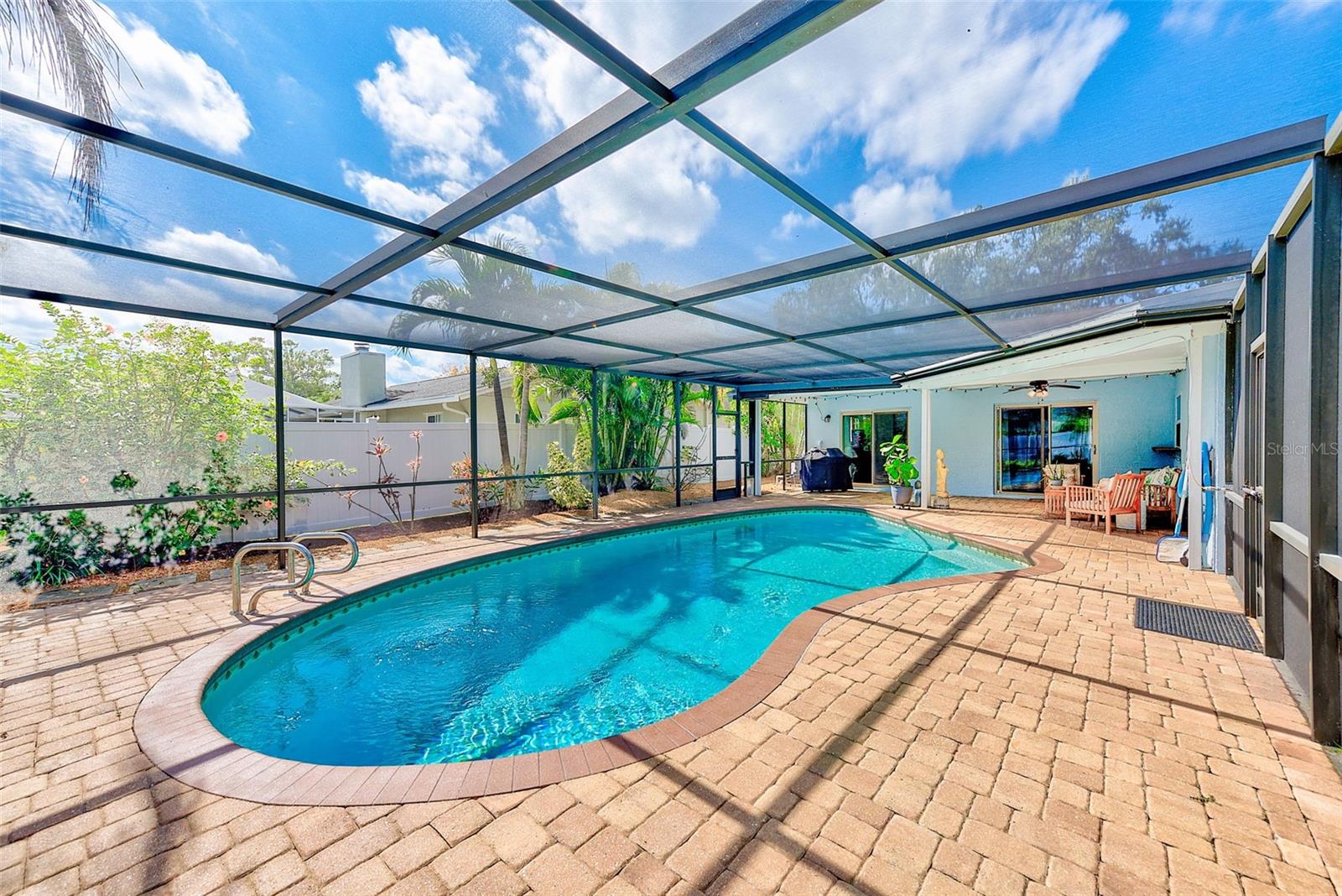 DEL ROBLES - Residential