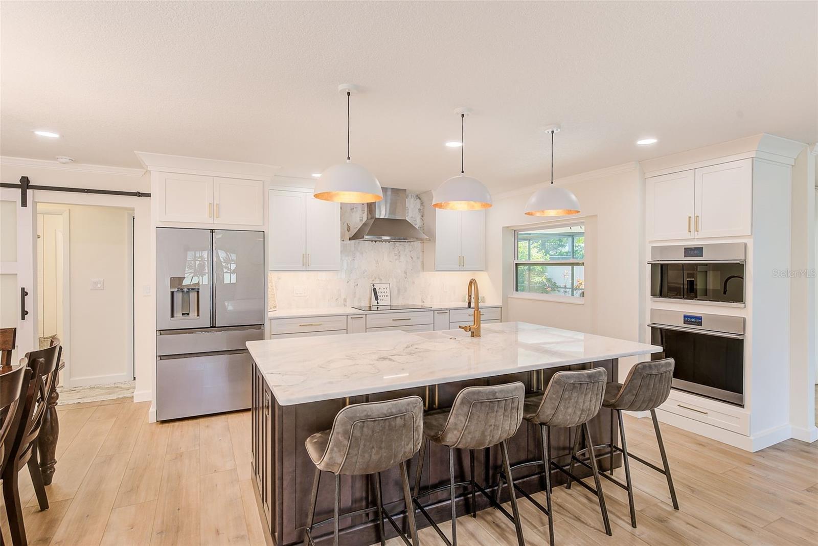 DEL ROBLES - Residential