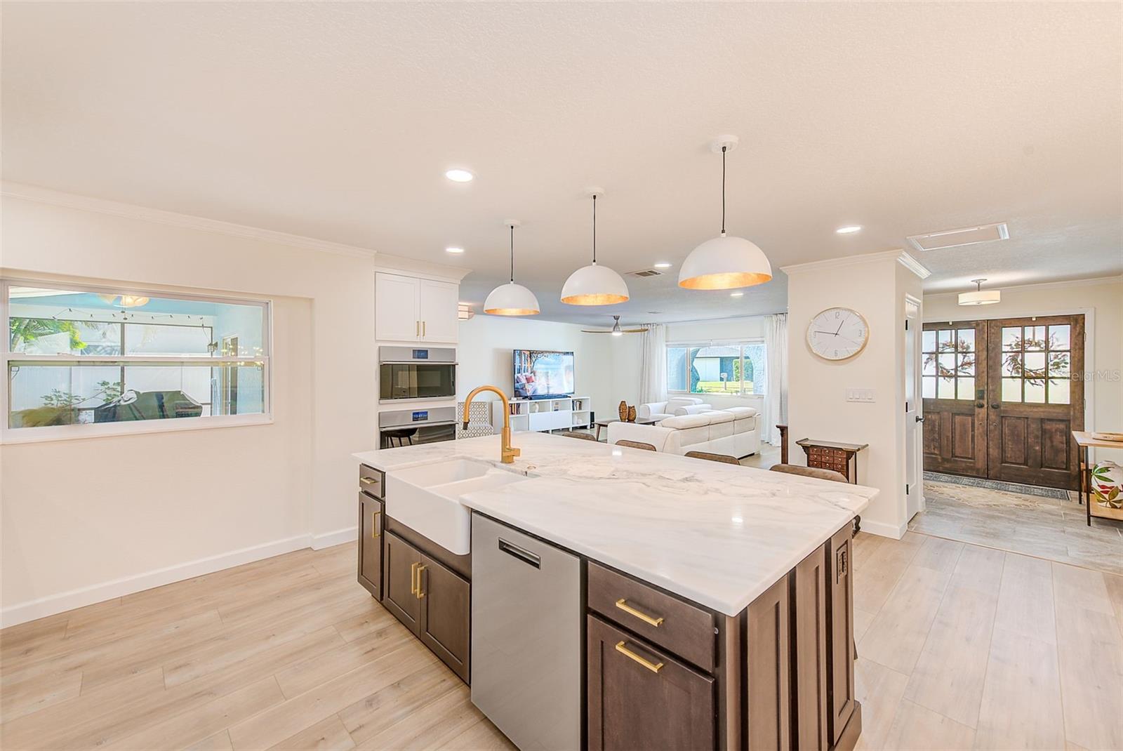 DEL ROBLES - Residential