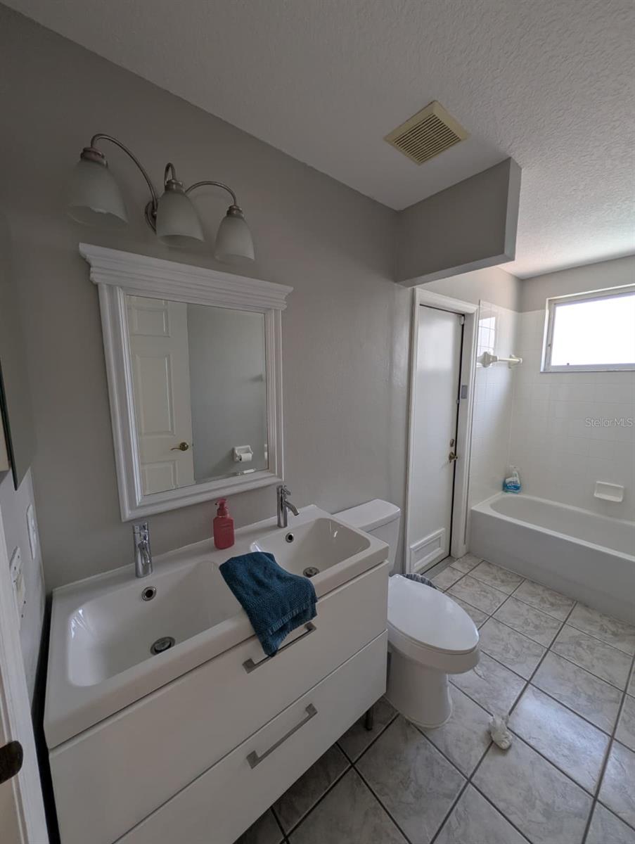 BLOOMINGDALE EAST/RIVER CROSSING - Residential Lease