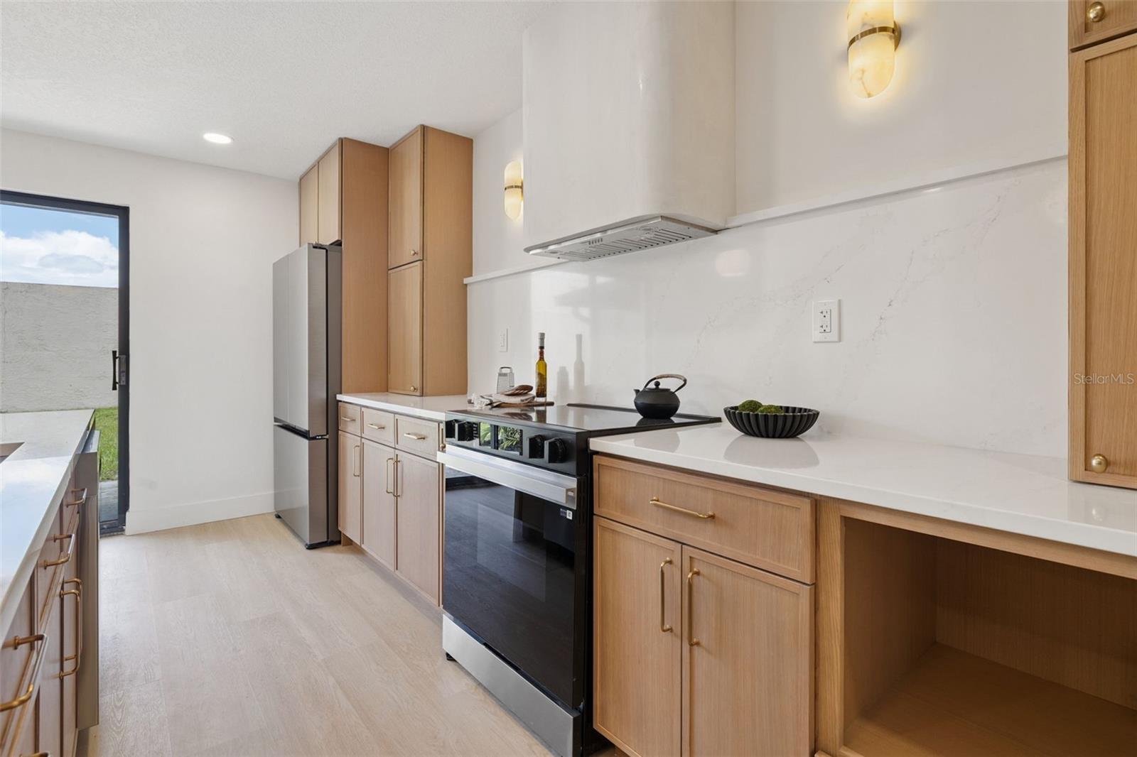 1052 CONCORD DRIVE W