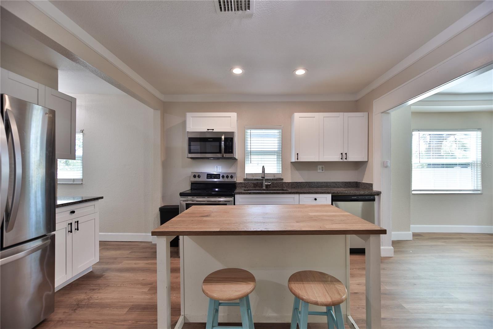 BAYOU VIEW - Residential Lease