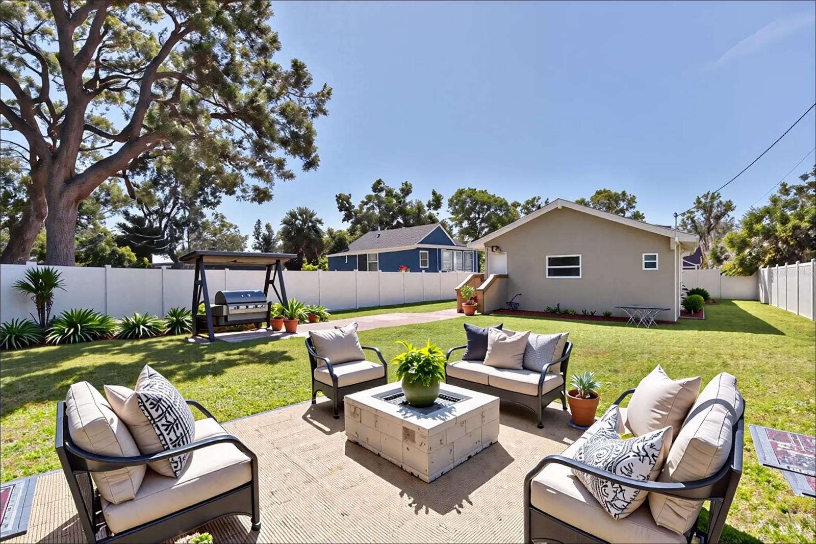 BAYOU VIEW - Residential Lease