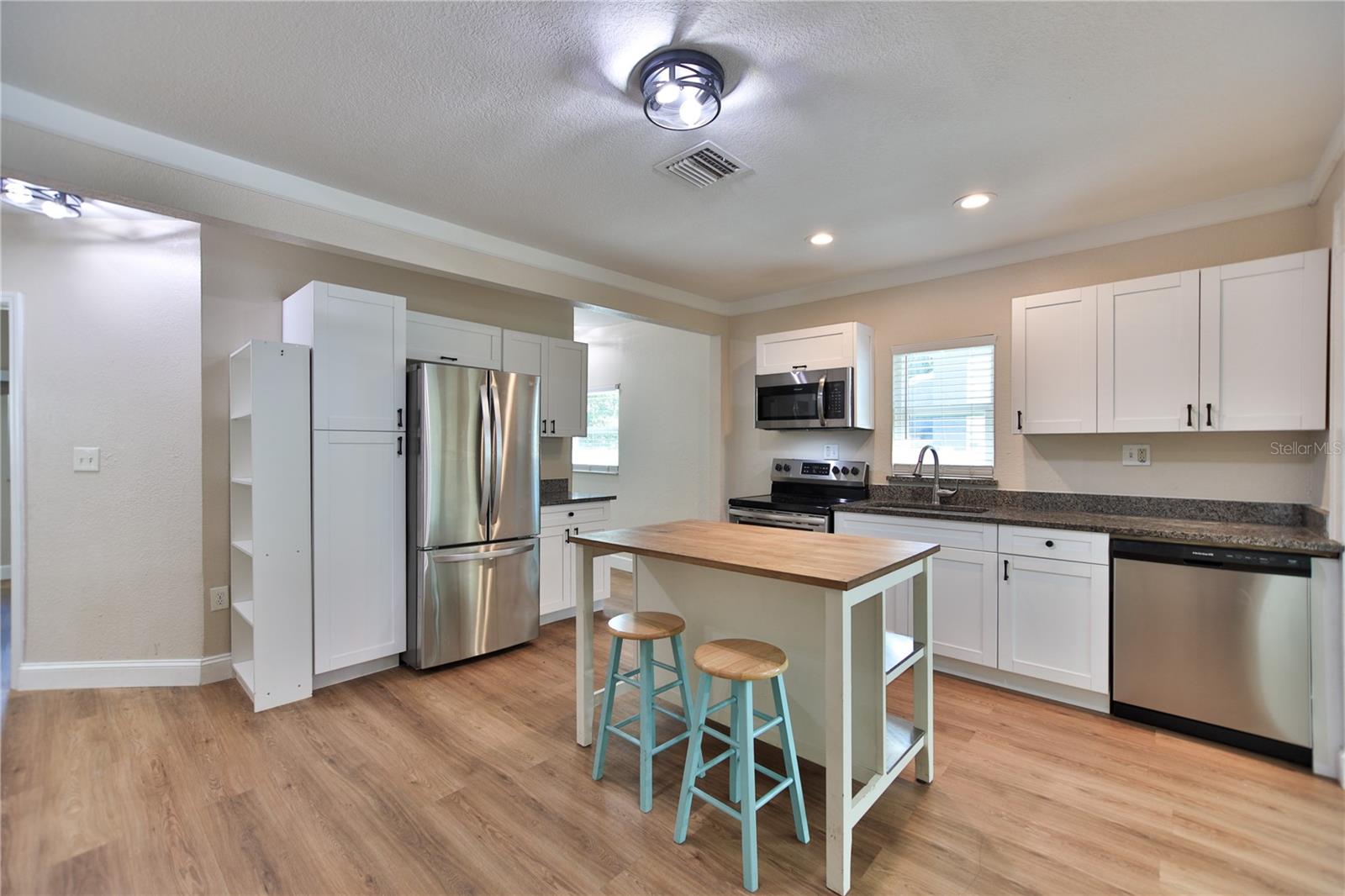 BAYOU VIEW - Residential Lease