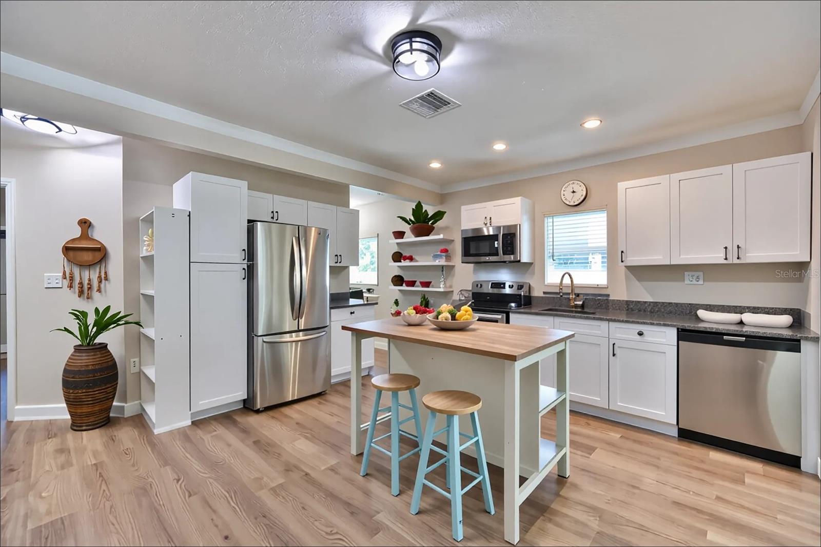 BAYOU VIEW - Residential Lease