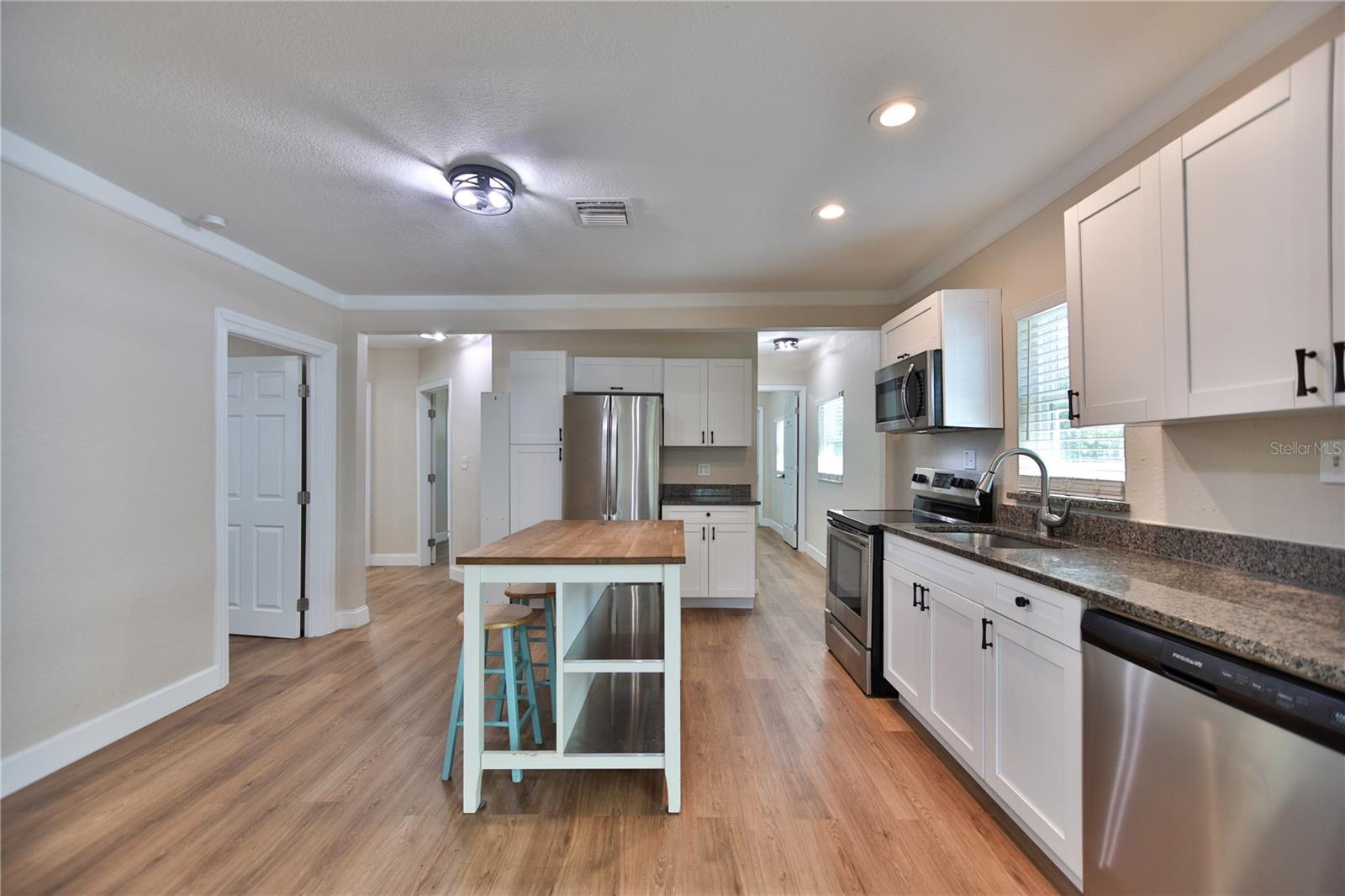 BAYOU VIEW - Residential Lease