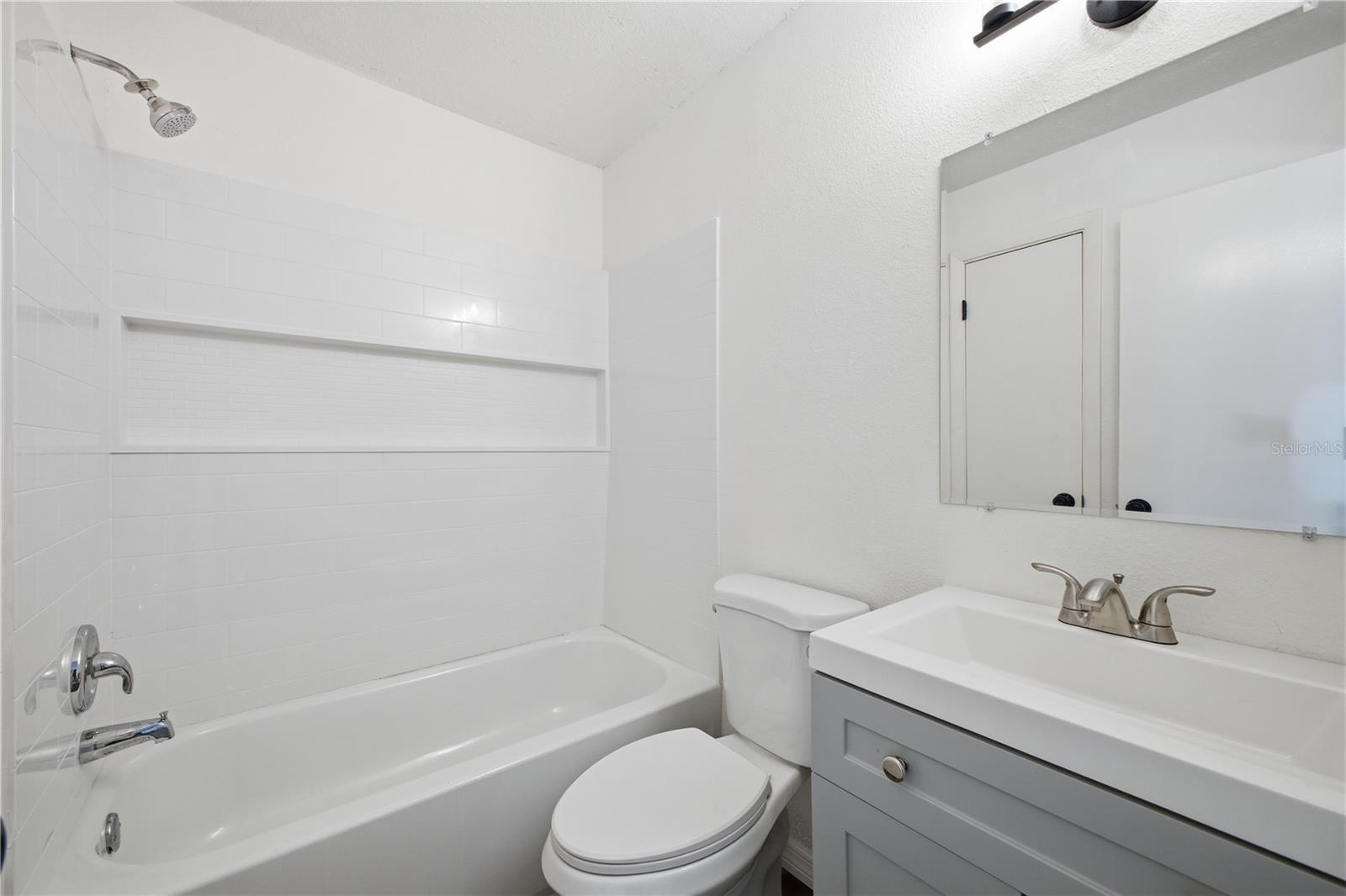 SECLUDED ACRES - Residential Income