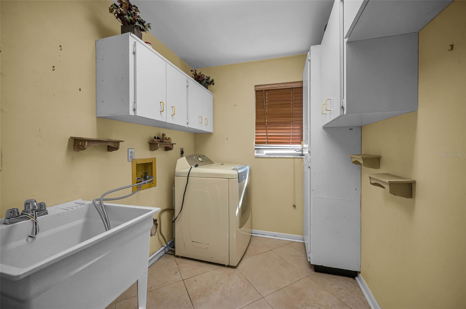 WESTLAKE VILLAGE PART REP OF BLK 8 - Residential