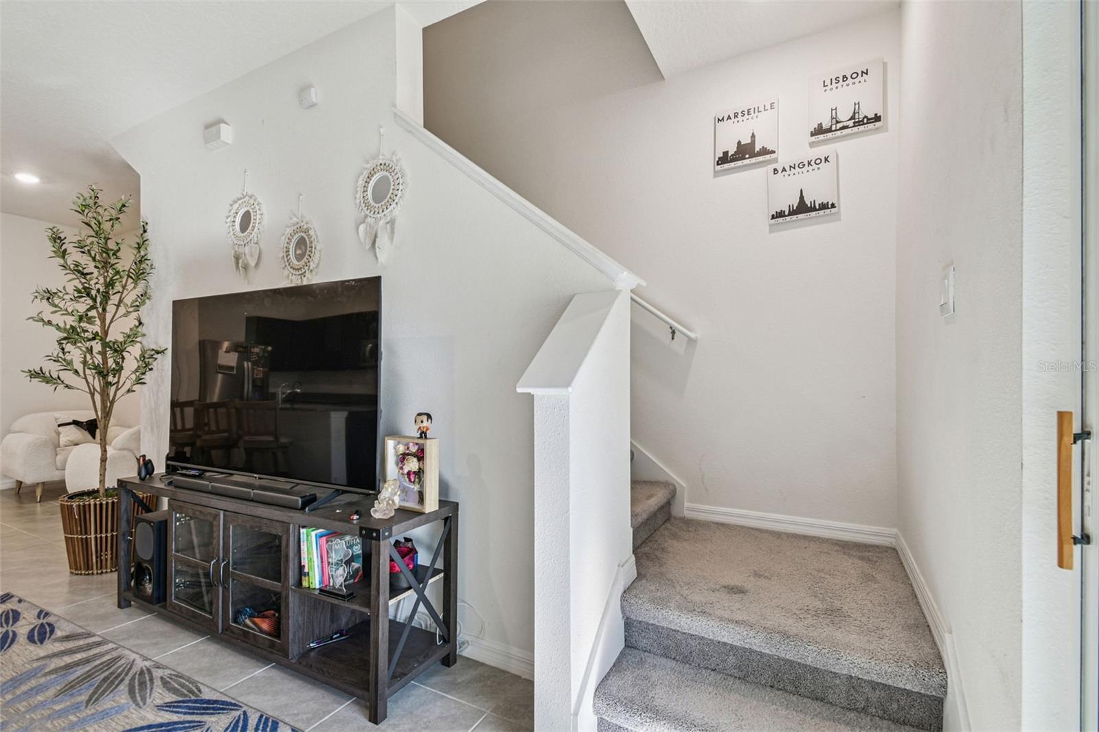 ANGELINE - Residential Lease