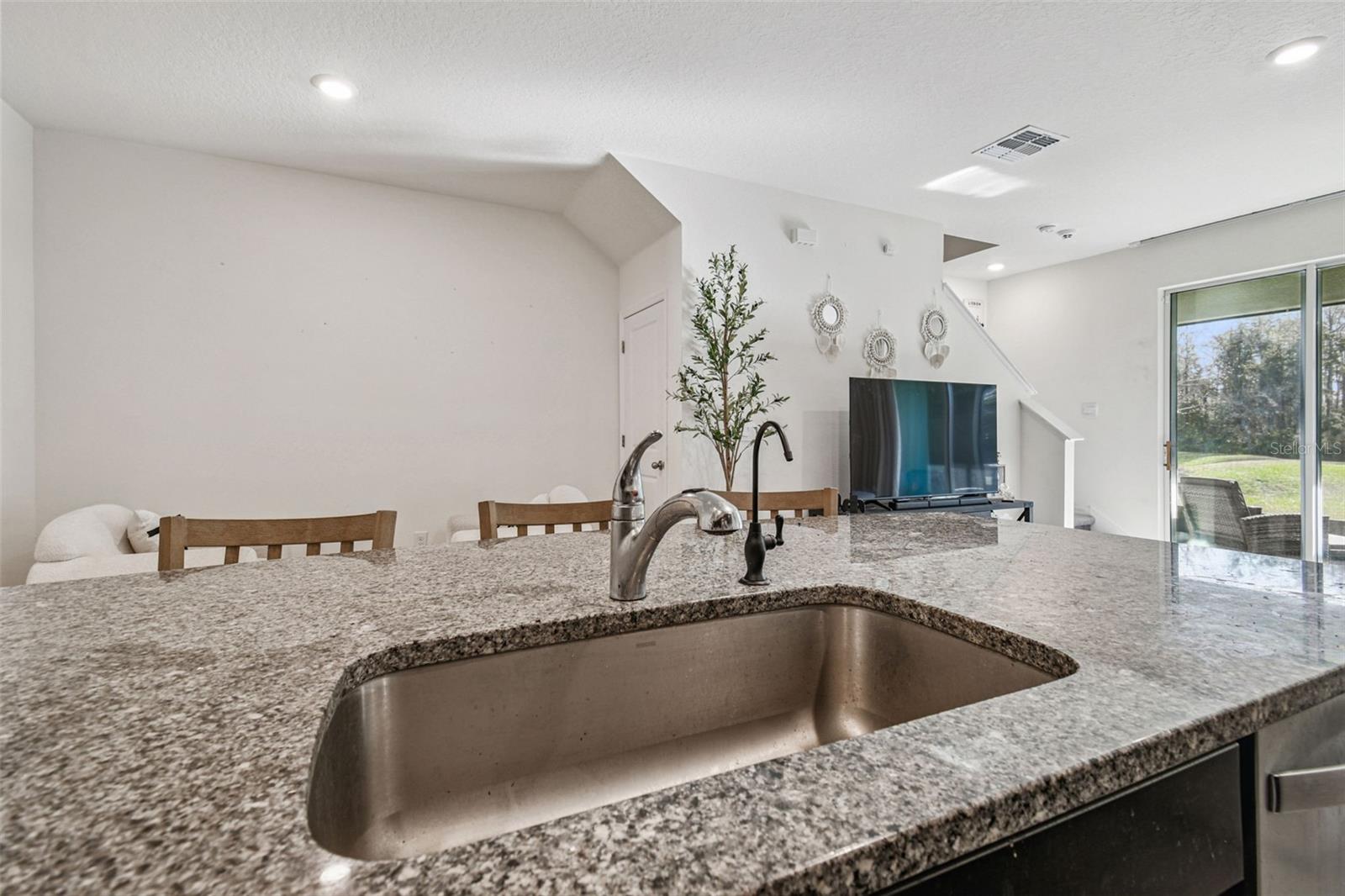 ANGELINE - Residential Lease