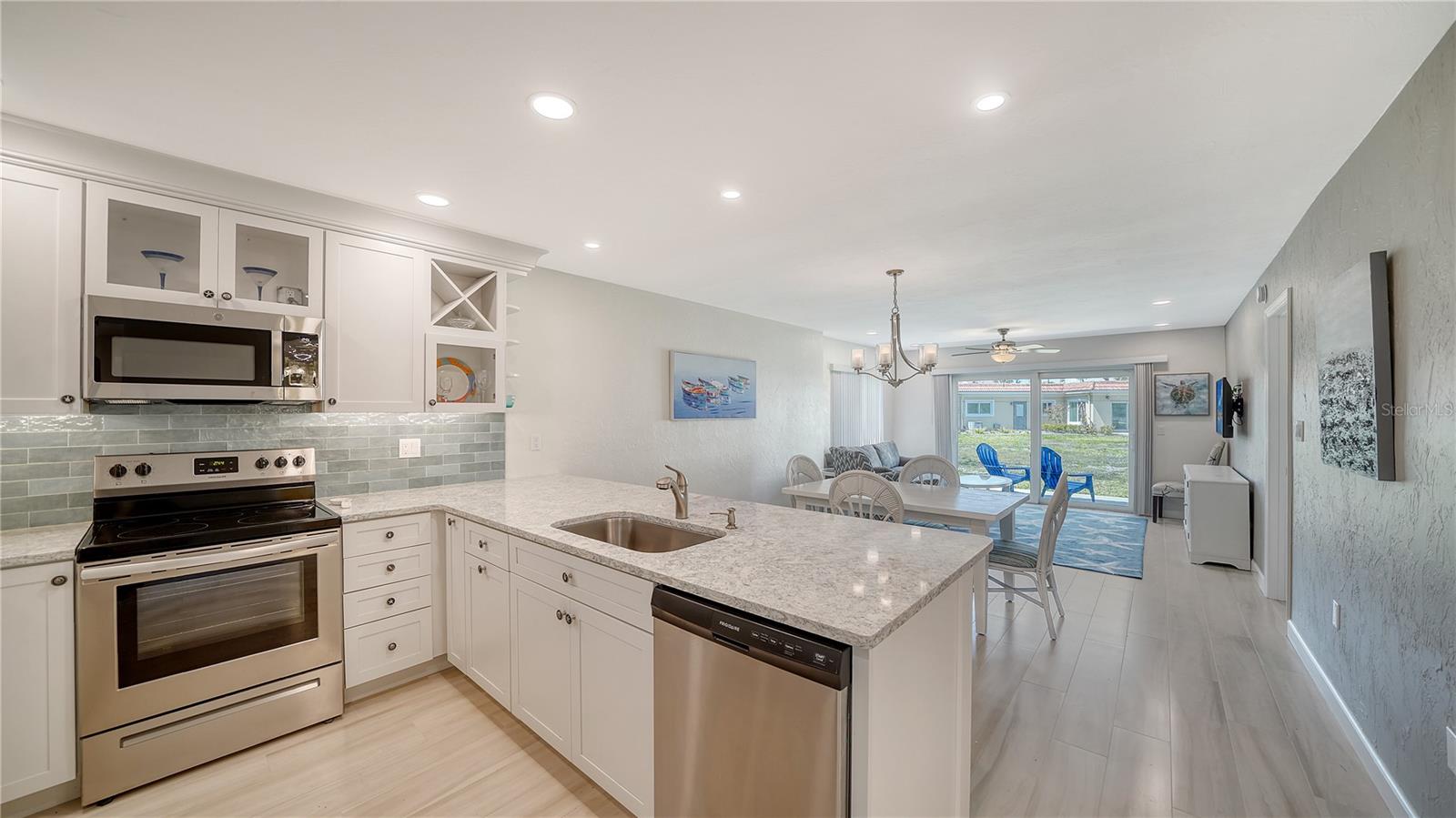 WINDWARD BAY AMD - Residential Lease