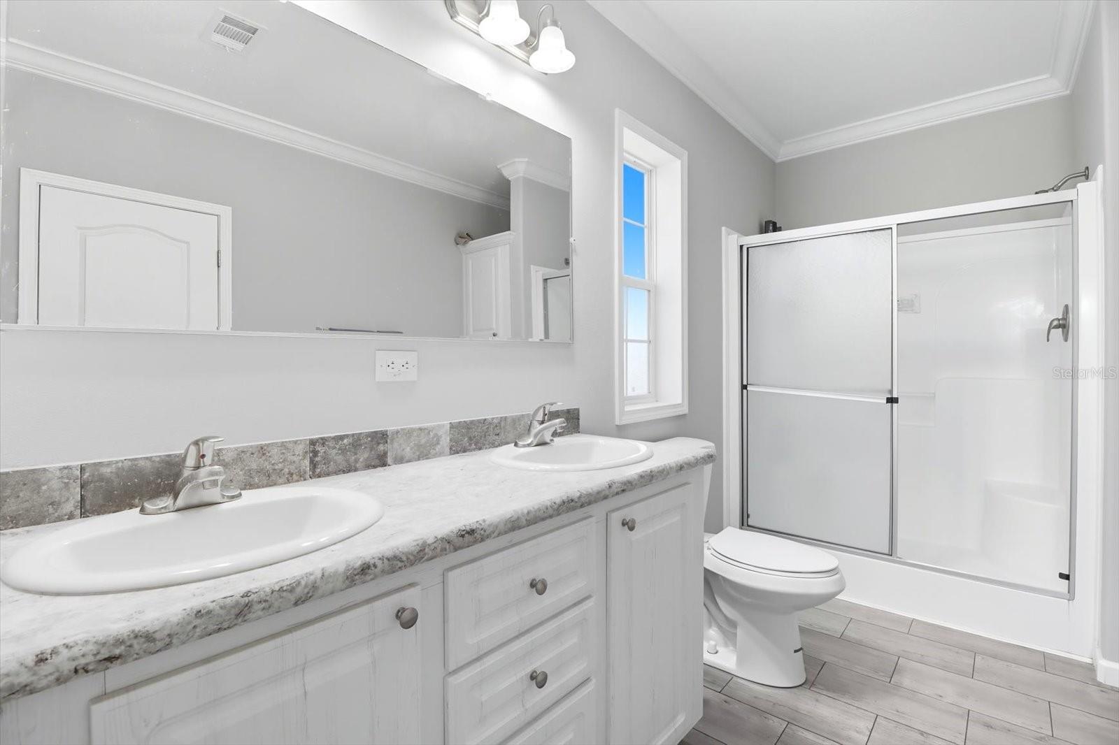 DERBY OAKS - Residential