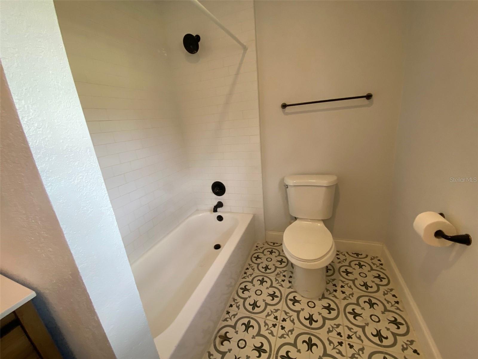 DEMAGGIO N PB 4 PG 89 - Residential Lease