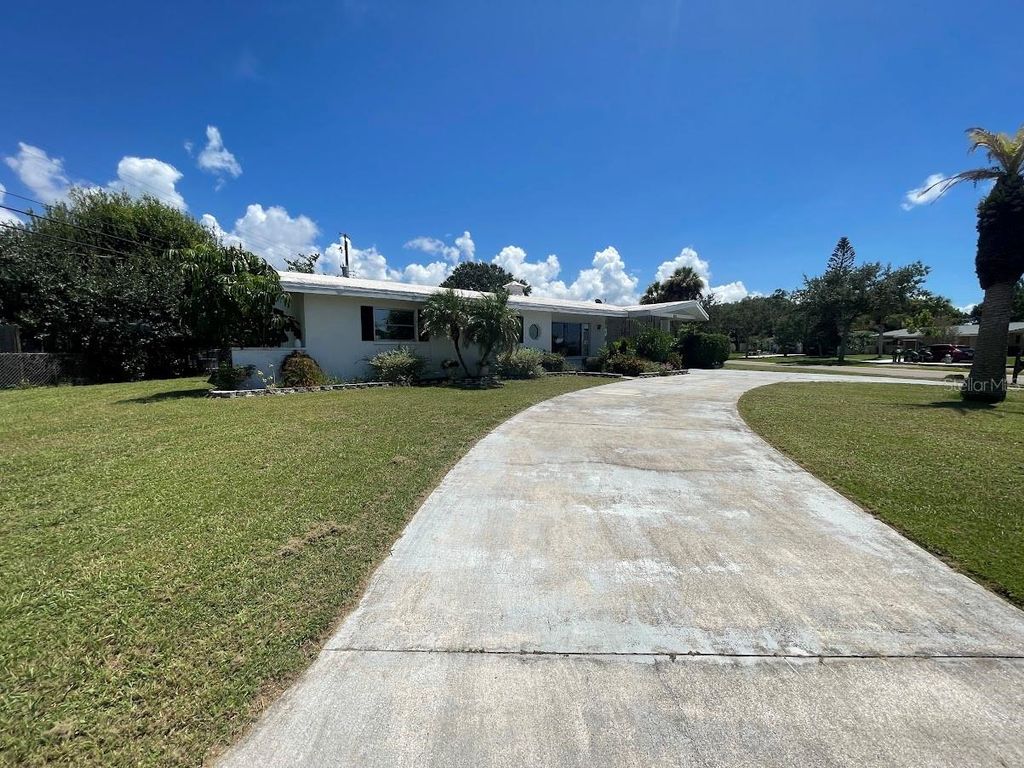 Photo of 609 Shamrock Boulevard, Venice, FL 34293 (MLS # A4681336)