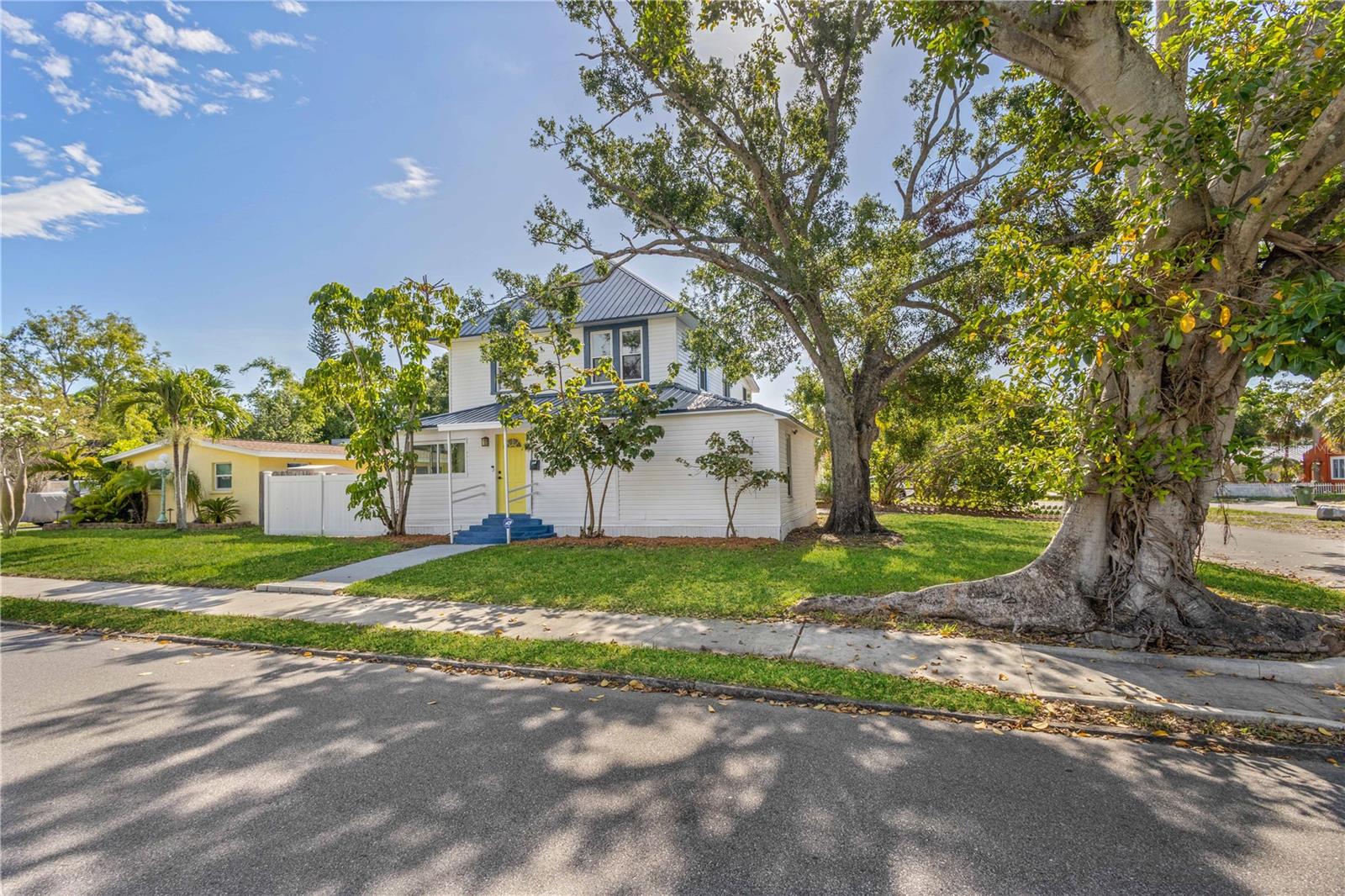719 22ND STREET W