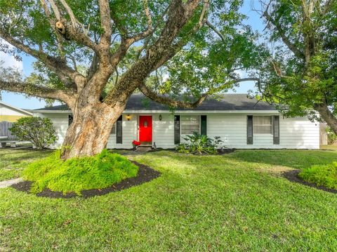 Photo of 415 Hermitage Drive, Altamonte Springs, FL 32701 (MLS # O6370535)