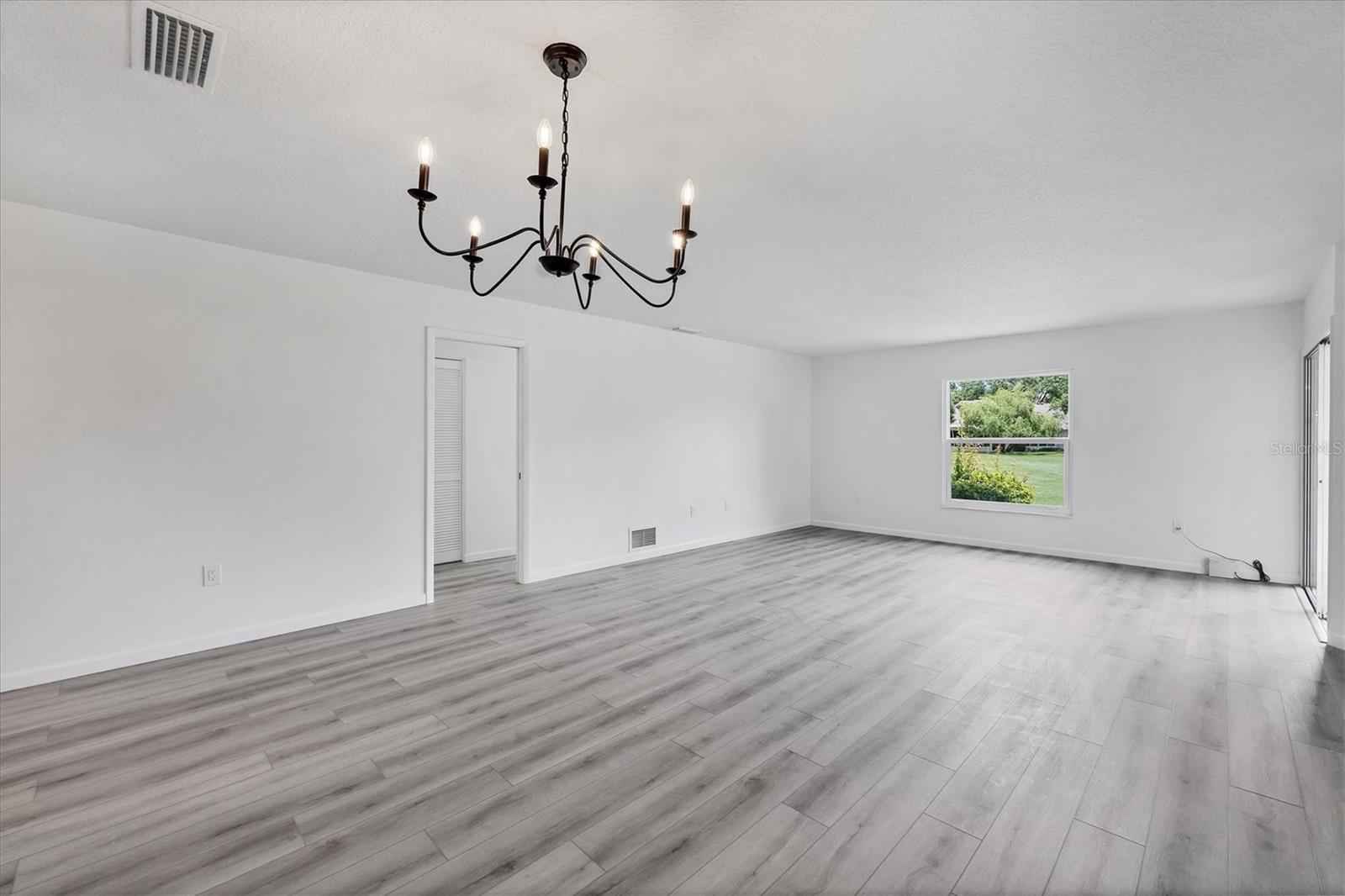 4131 OAKHURST CIRCLE W 3133