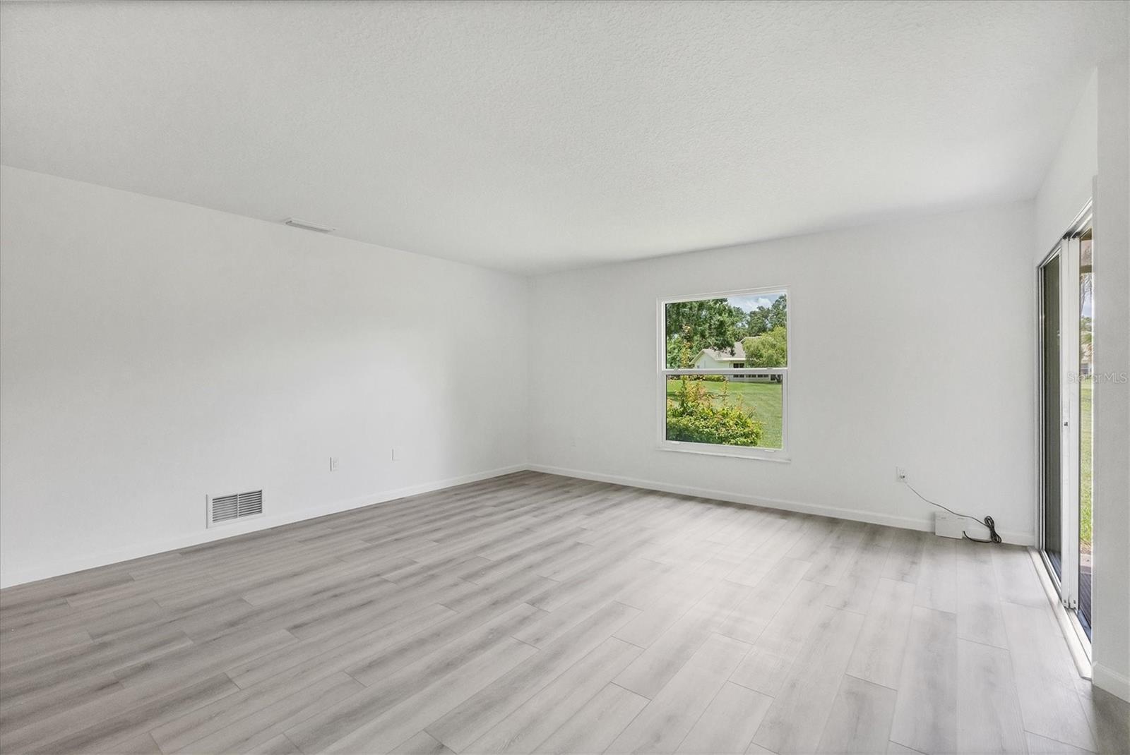 4131 OAKHURST CIRCLE W 3133