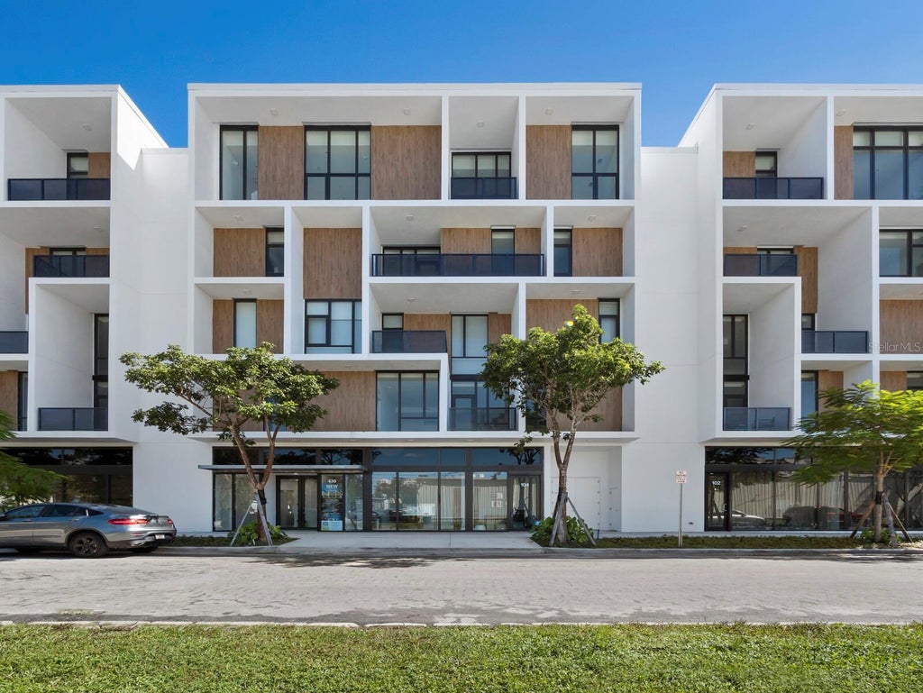 Photo of 430 Kumquat Court #506, Sarasota, FL 34236 (MLS # A4709589)