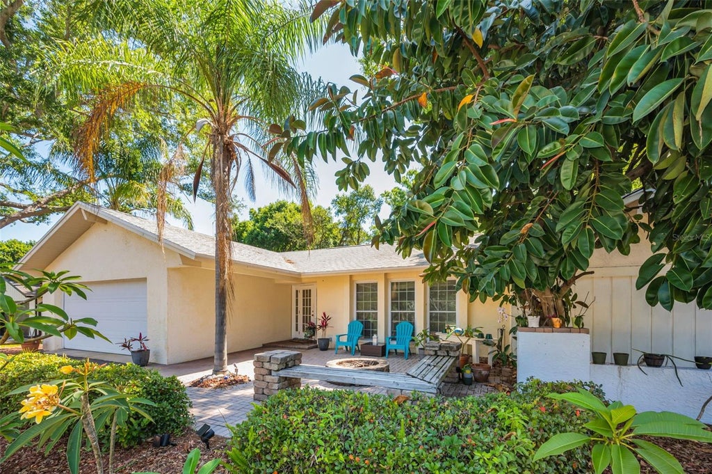 Photo of 520 Sandy Hook Road, Palm Harbor, FL 34683 (MLS # TB8556920)