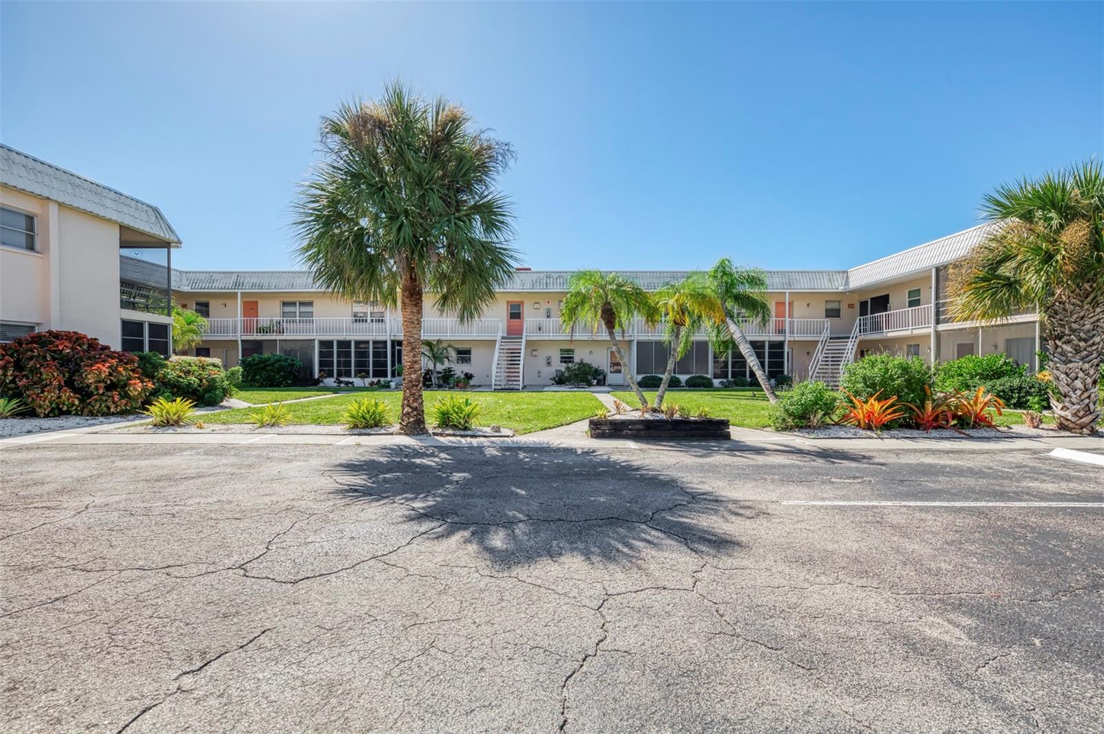 460 BASE AVENUE E 124, VENICE, FL, 34285 3 460 BASE AVENUE E 124
