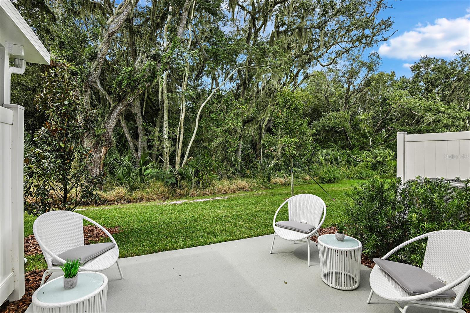 ARTISAN LAKES EDGESTONE NORTH PH I & II - Residential Lease