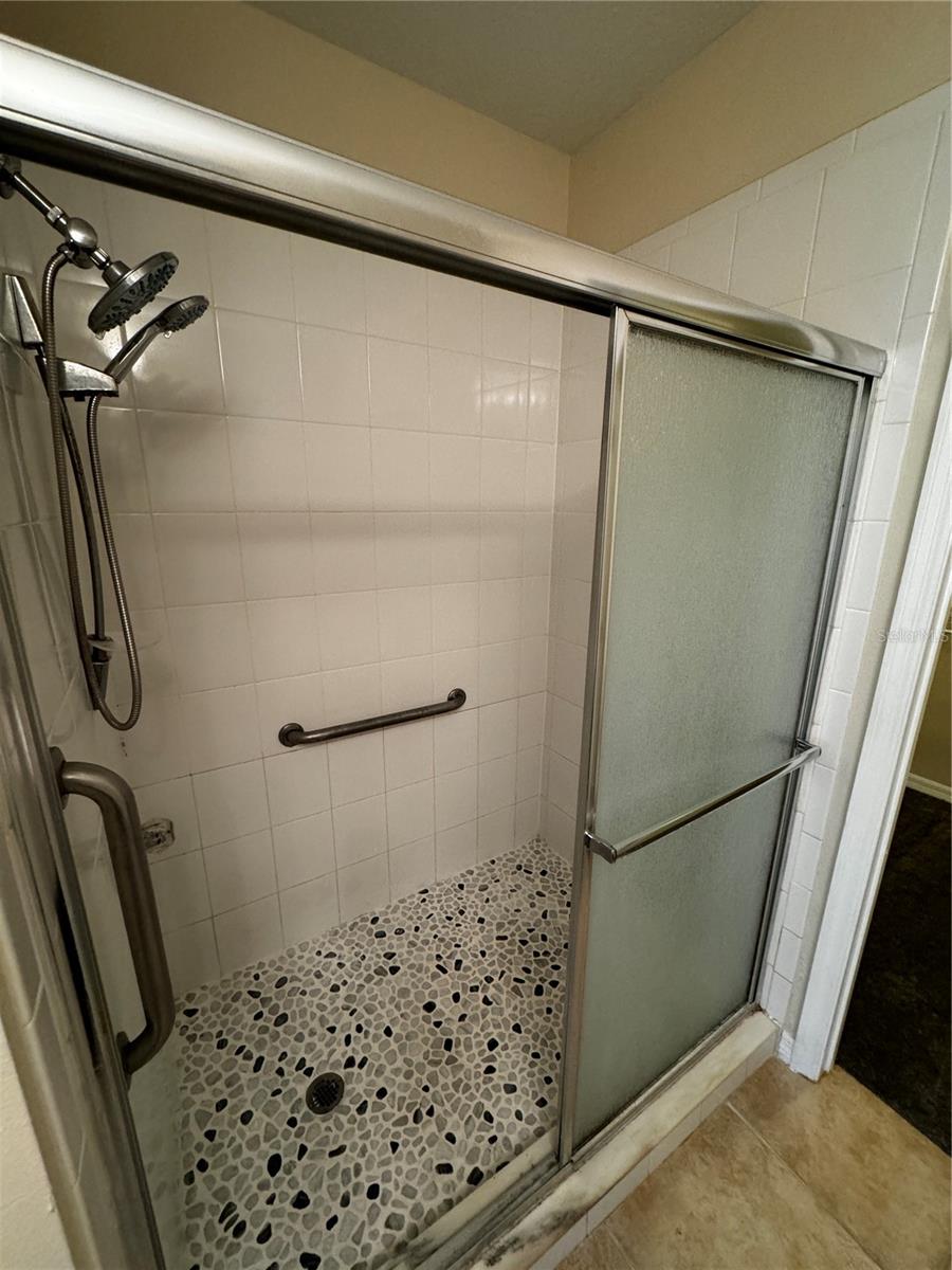 LAKESIDE/LKS/WINDERMERE - Residential Lease