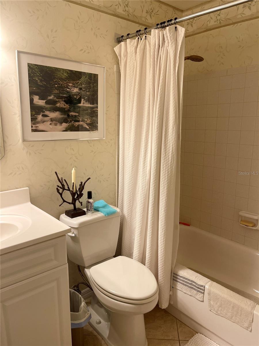 GARDENS THE CONDO - Residential Lease