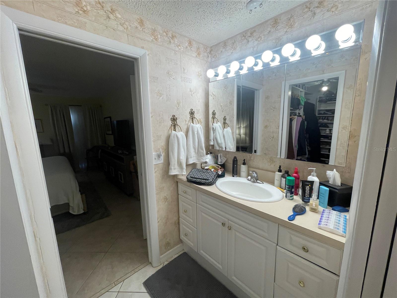 GARDENS THE CONDO - Residential Lease