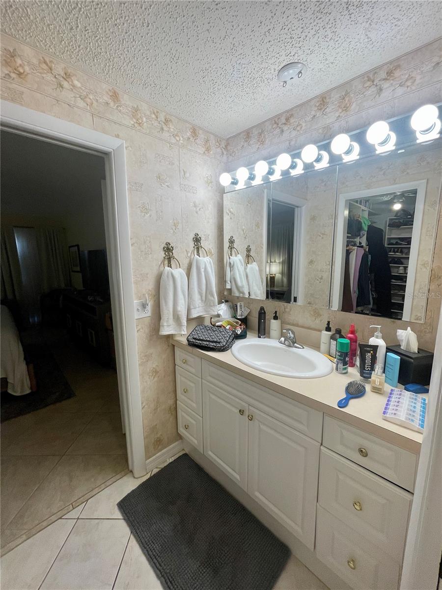 GARDENS THE CONDO - Residential Lease