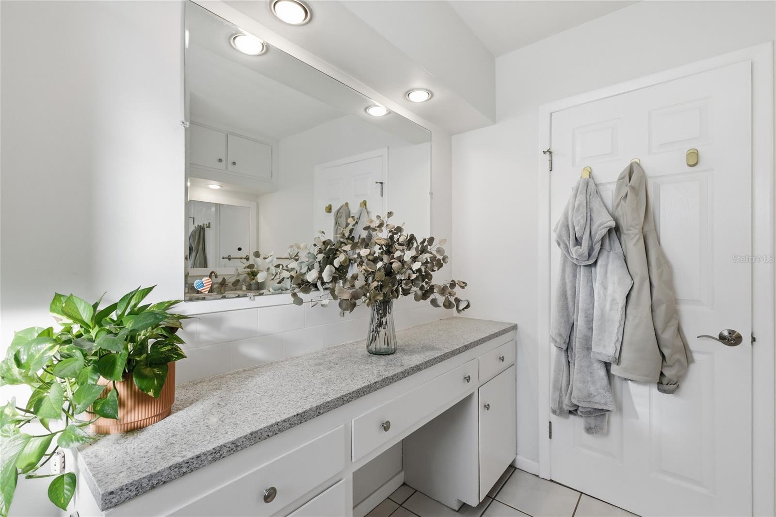 SOUTH GATE - Residential