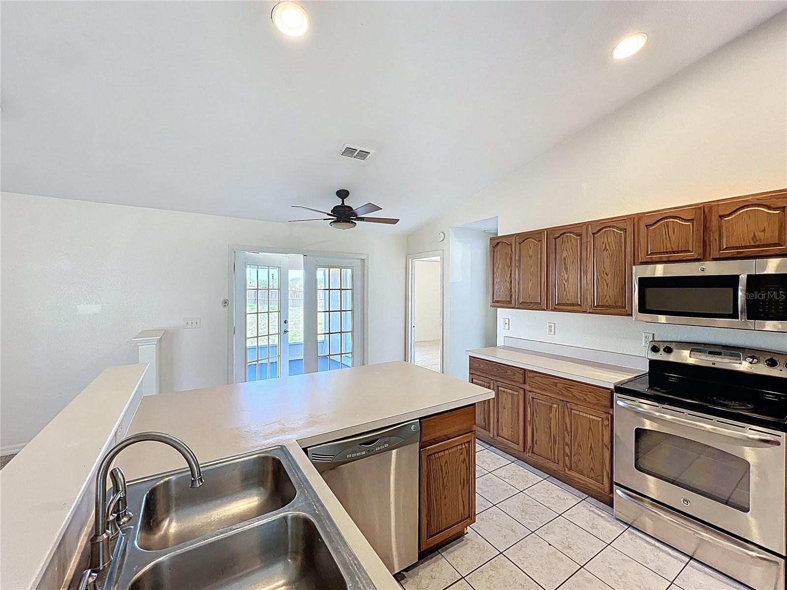 FOX LAKES - Residential