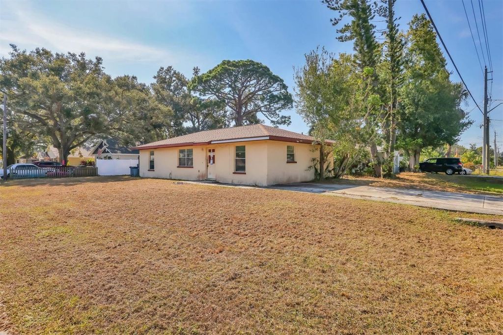 Photo of 3805 11th Avenue W, Bradenton, FL 34205 (MLS # A4673064)