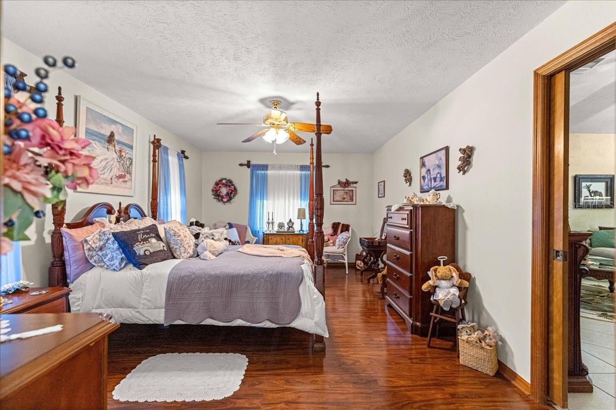 SUNRISE LAKE ESTATES - Residential