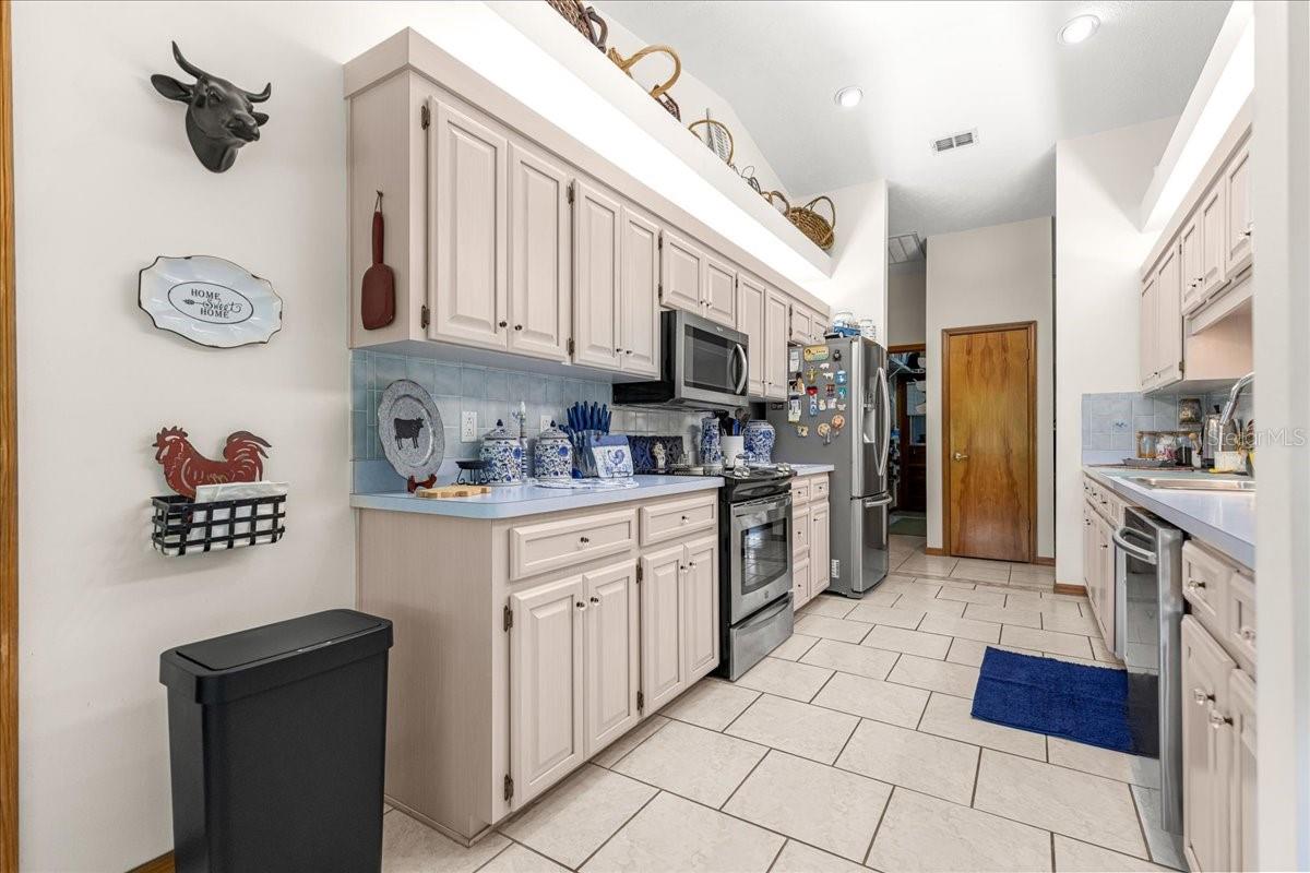 SUNRISE LAKE ESTATES - Residential