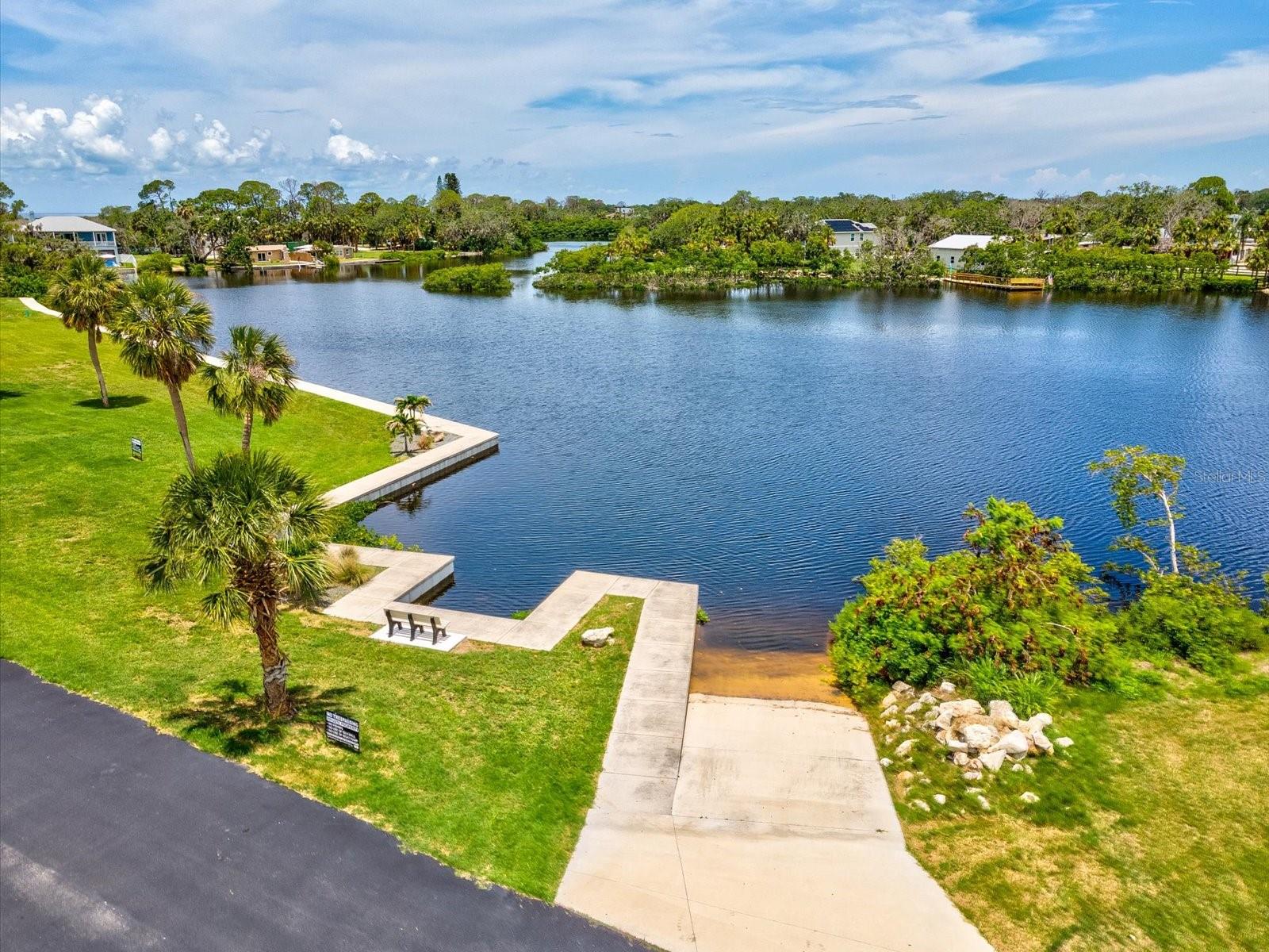 COTTAGES/OYSTER BAYOU TRACTS A - Land