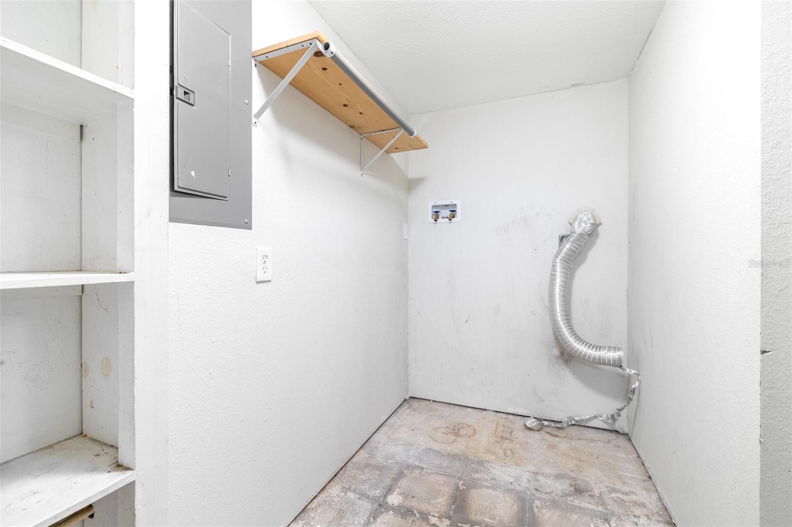 SOUTH VENICE - Residential