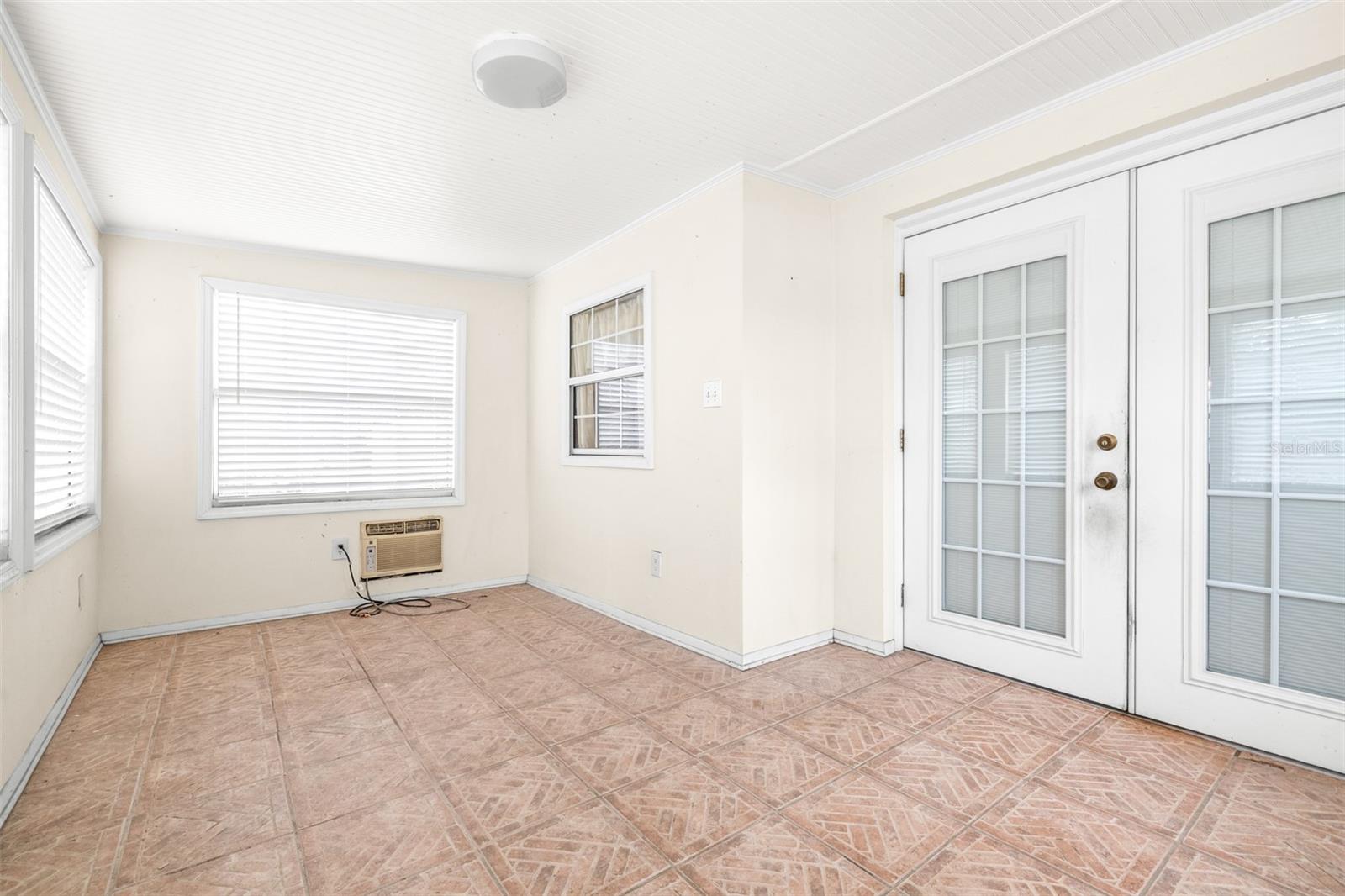 SOUTH VENICE - Residential