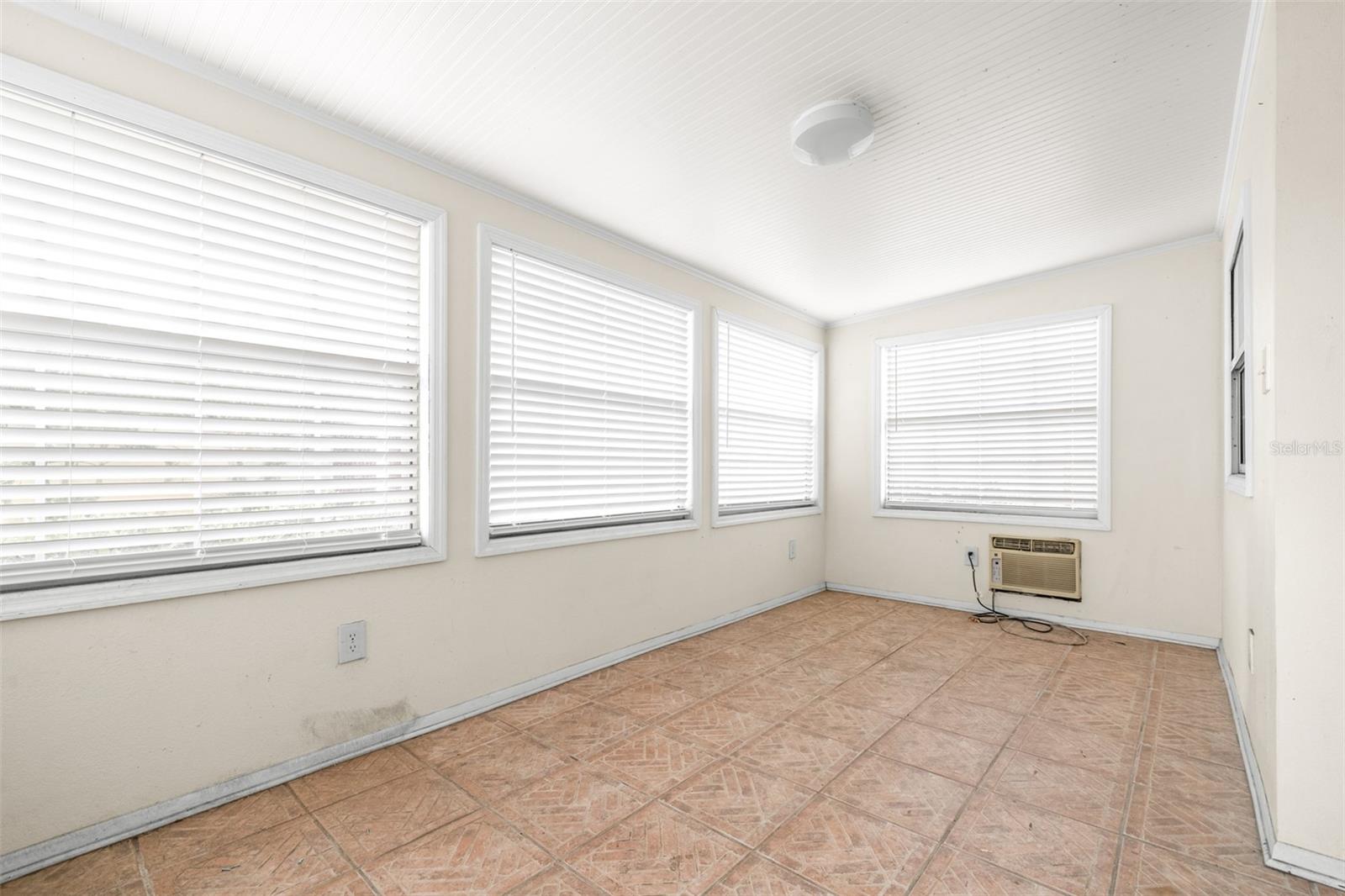 SOUTH VENICE - Residential