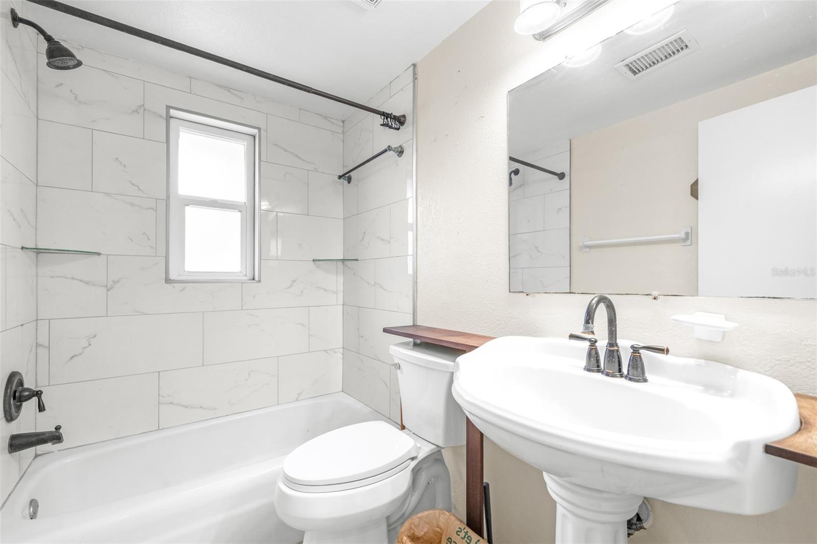 SOUTH VENICE - Residential