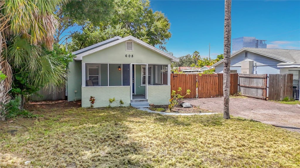 Photo of 608 N Lincoln Avenue, Tampa, FL 33609 (MLS # TB8544478)