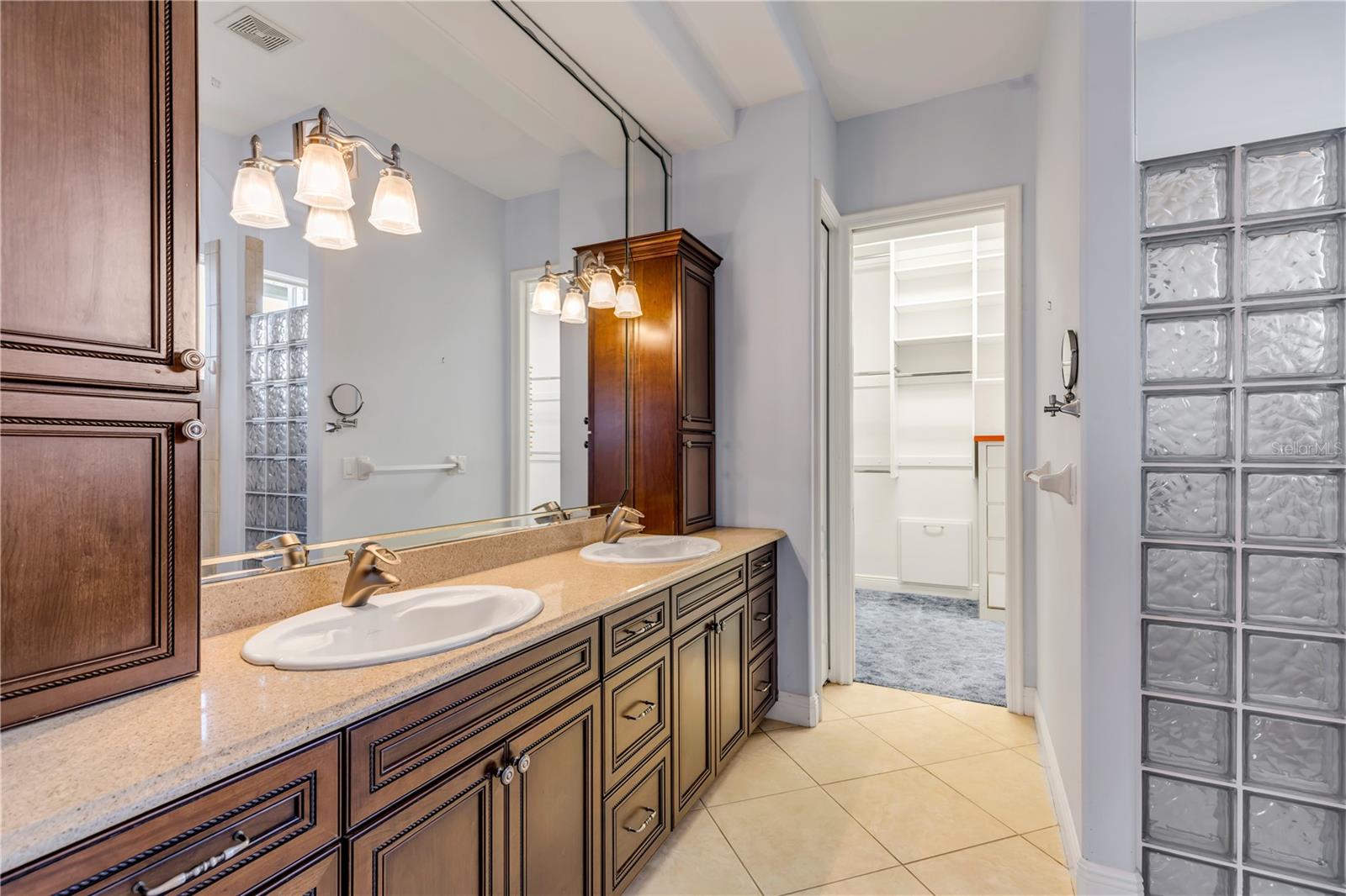 VENEZIA UNIT 02 - Residential