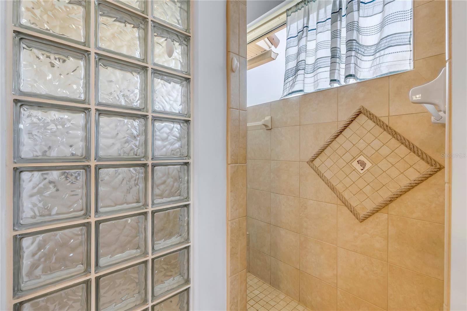 VENEZIA UNIT 02 - Residential