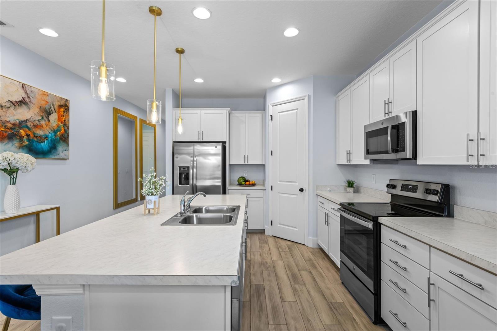 208 SUMMERSHORE DRIVE